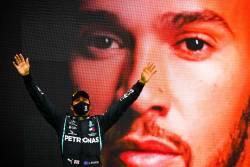 Moment istoric in Formula 1. Hamilton doboara recordul de victorii detinut de Schumacher