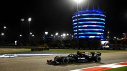 Hamilton castiga in fata lui Verstappen in Bahrain. Duel electrizant oferit de cei doi in ultimele tururi