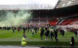 Protest pe Old Trafford. Fanii lui Manchester United au fortat portile stadionului