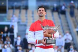 Djokovic revine de la 0-2 la seturi cu Tsitsipas si castiga Roland Garros a doua oara in cariera