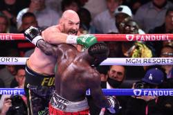 Tyson Fury l-a invins prin KO pe Deontay Wilder intr-o lupta epica in Las Vegas
