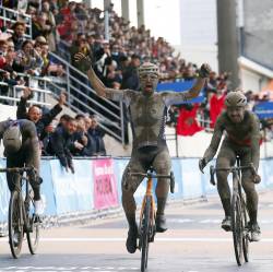 Sonny Colbrelli castiga Paris-Roubaix la debut. Infernul Nordului si-a meritat din plin renumele