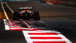 Max Verstappen il invinge pe Lewis Hamilton in calificarile din Abu Dhabi