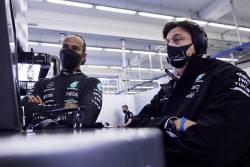 Mercedes continua razboiul dupa cursa din Abu Dhabi. Lewis Hamilton incalca regulamentul si nu merge la Gala FIA