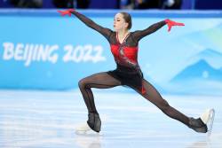 Senzatie pe gheata. Rusoaica Valieva intra in istoria Jocurilor Olimpice cu o saritura cvadrupla