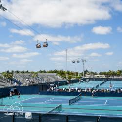Simona Halep si Irina Begu intra joi pe teren la Miami Open