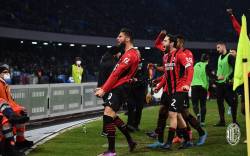 Milan castiga pe terenul lui Napoli pentru primul loc