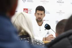 Novak Djokovic s-a chinut peste trei ore pentru prima victorie pe zgura