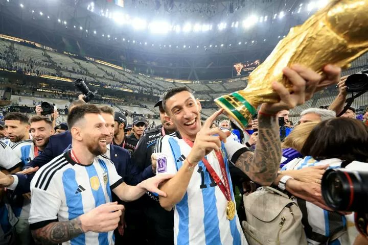 Farsa de zile mari. Cum a ajuns Messi sa celebreze castigarea Cupei Mondiale cu un trofeu fals