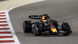 Pole position pentru Max Verstappen în Bahrain. Ferrari a mutat strategic în perspectiva cursei
