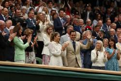 Federer a revenit la Wimbledon și a ridicat tribunele în aer