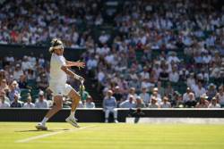 Tsitsipas îl scoate pe Murray de la Wimbledon după un meci întins pe două zile și aproape cinci ore de joc efectiv
